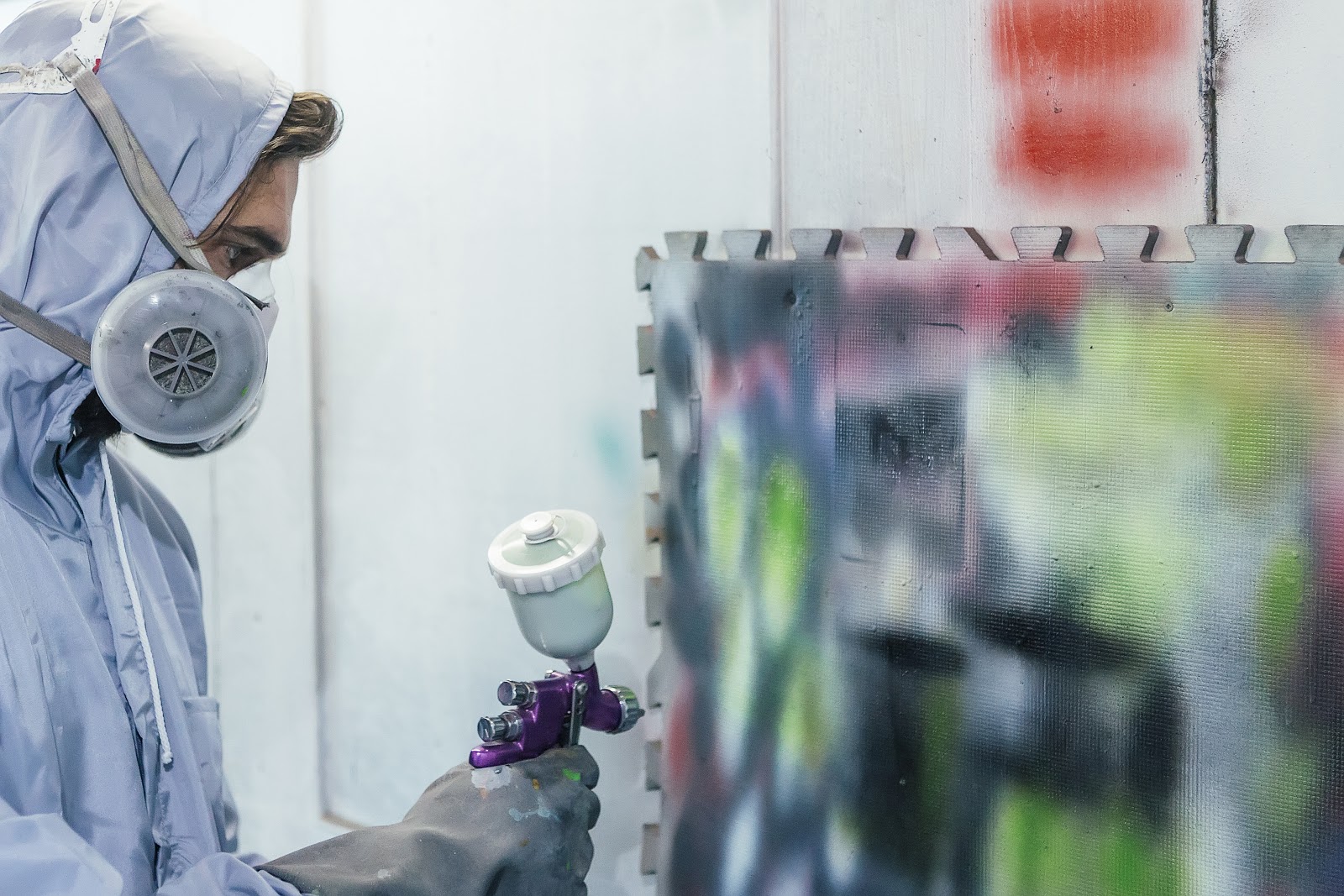 Malowanie natryskowe ścian — wszystko, co trzeba o tym wiedzieć
