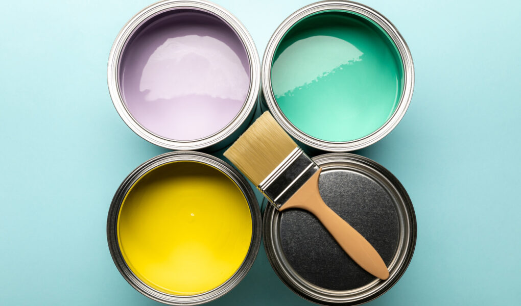 Farby, tynki i kleje bez chemii: co naprawdę oznaczają „eko” etykiety?