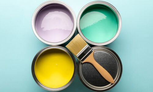 Farby, tynki i kleje bez chemii: co naprawdę oznaczają „eko” etykiety?